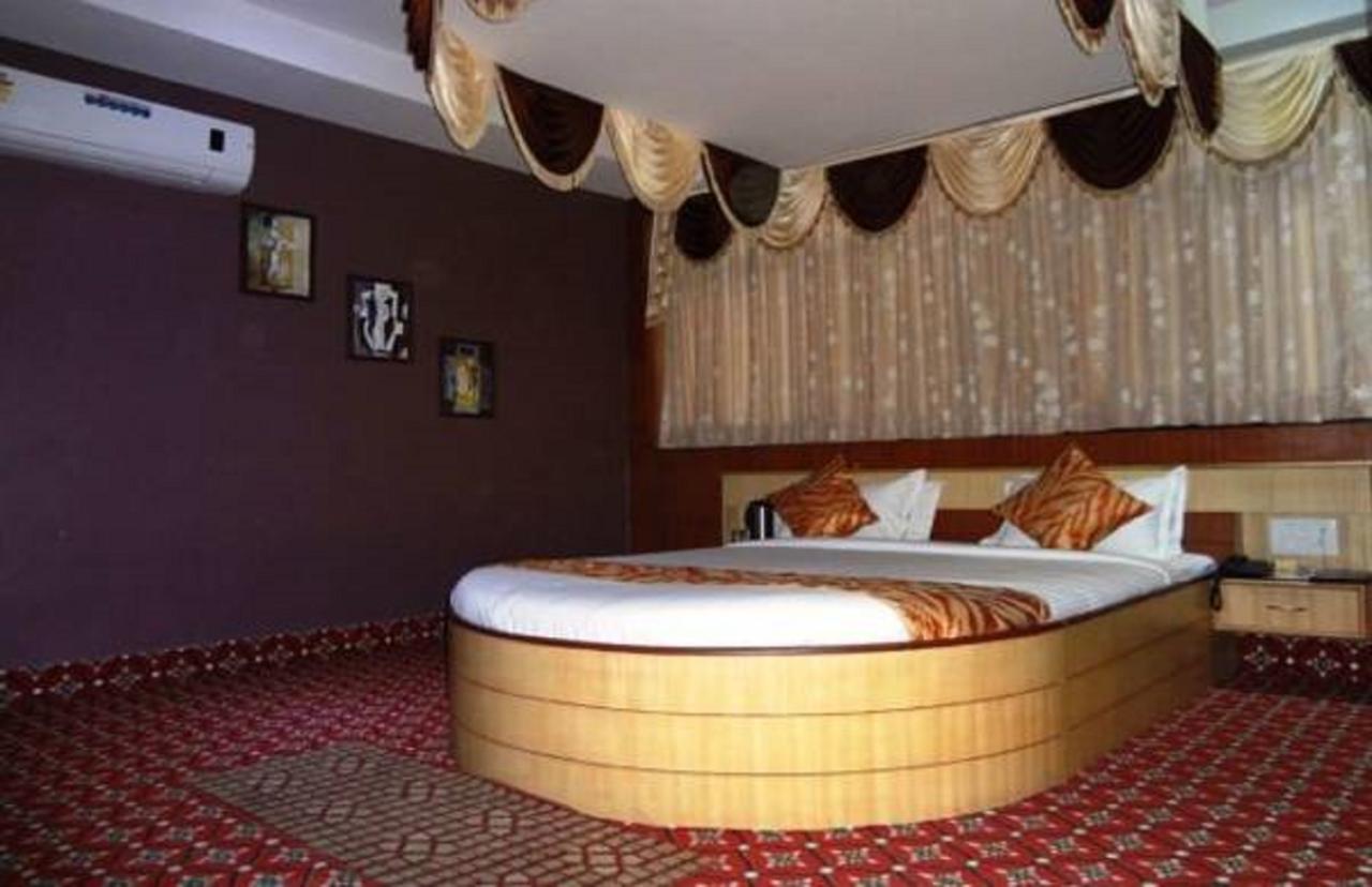 Hotel Vinayak Palace Bilāspur Kültér fotó
