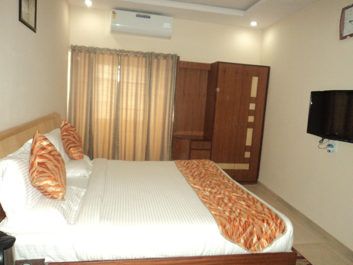 Hotel Vinayak Palace Bilāspur Kültér fotó