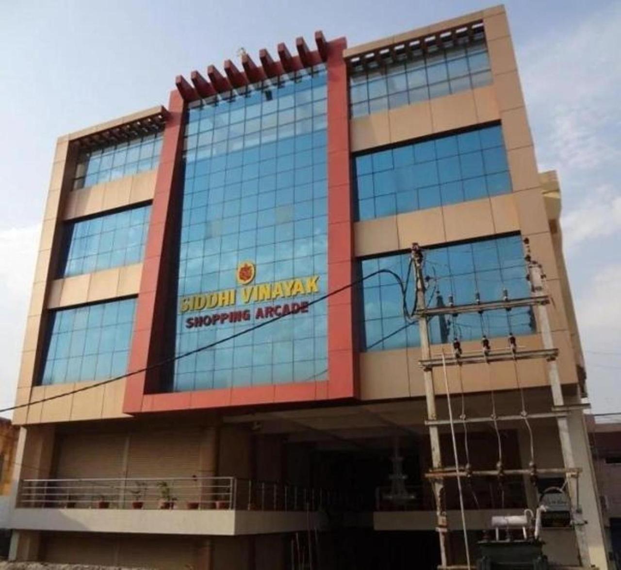 Hotel Vinayak Palace Bilāspur Kültér fotó